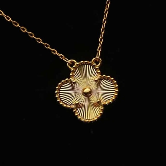 Alhambra Pendant Cloverleaf 18k necklace - Picture 2 of 7